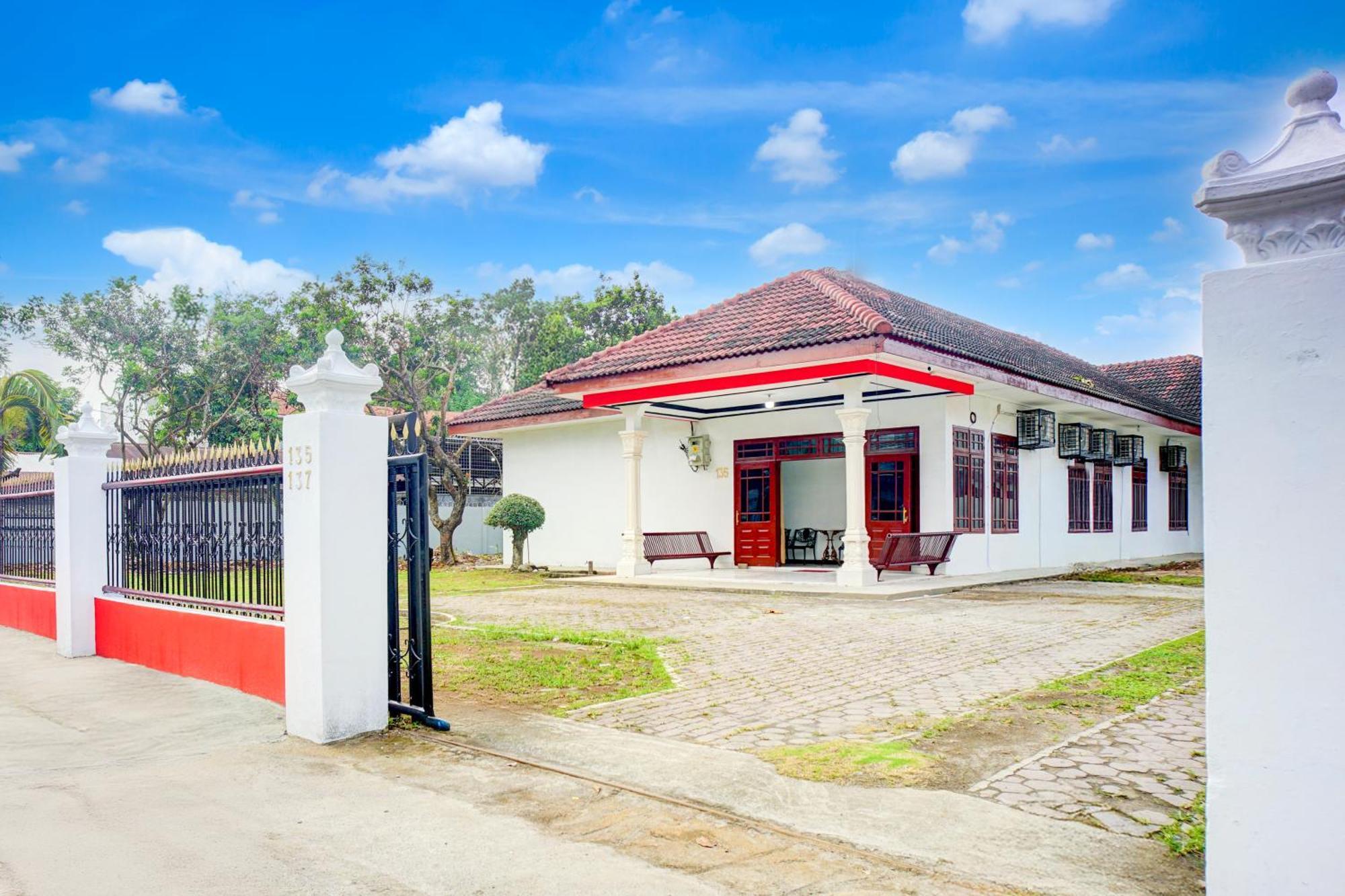 Hotel O Krakatau Near Universitas Muhammadiya Sumatra Utara Umsu Medan Buitenkant foto